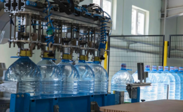 İBB iştiraki Hamidiye AŞ, damacana su fiyatlarına yüzde 25 zam yaptı. Buna göre 19 litrelik damacana su, 1 Şubat 2026’dan itibaren 150 TL’den satılacak.