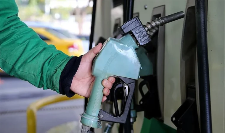 Akaryakıta Çifte Zam Geldi: 13 Mart 2026 Benzin ve Motorin Litre Fiyatı Kaç TL Oldu?