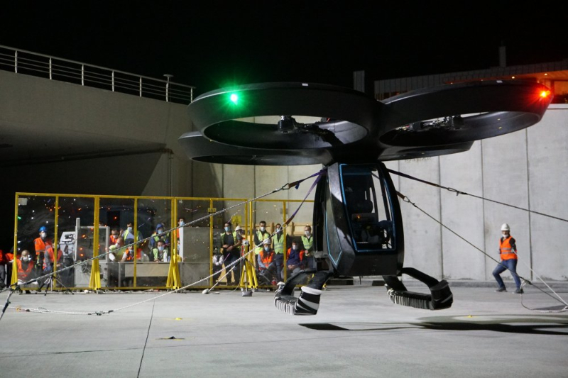 Türkiye'nin ilk uçan arabası Cezeri havalandı