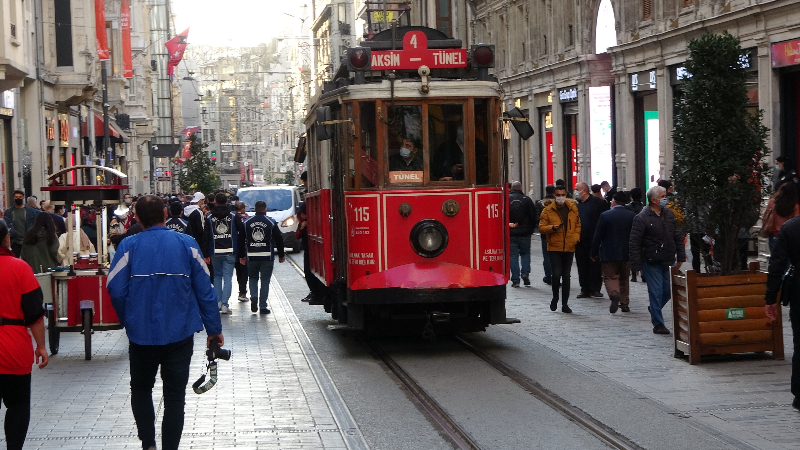 Taksim Yılbaşı Öncesi Cıvıl Cıvıl