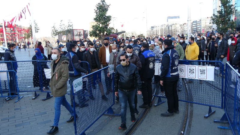 Taksim Yılbaşı Öncesi Cıvıl Cıvıl