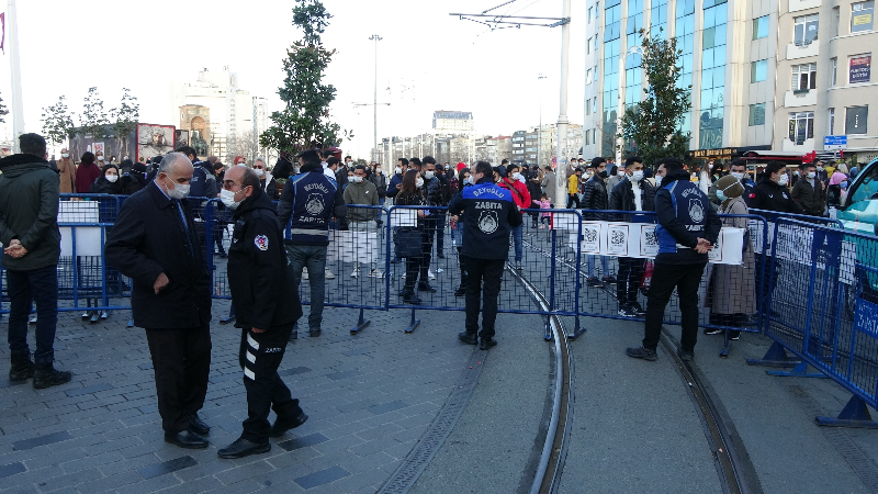 Taksim Yılbaşı Öncesi Cıvıl Cıvıl