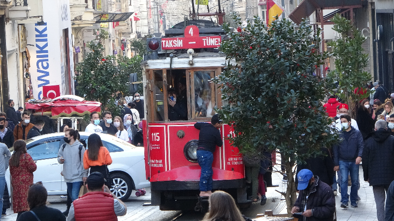 Taksim Yılbaşı Öncesi Cıvıl Cıvıl