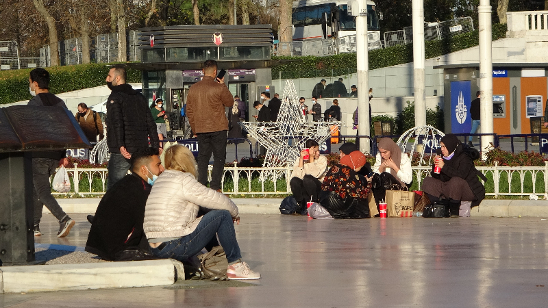 Taksim Yılbaşı Öncesi Cıvıl Cıvıl