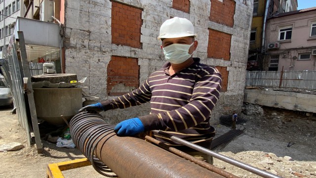 1 Mayısı tam kapamada çalışarak geçirdi