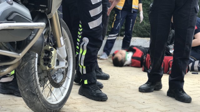 17 yaşındaki ehliyetsiz sürücü dehşet saçtı: 2 polis memuru yaralandı