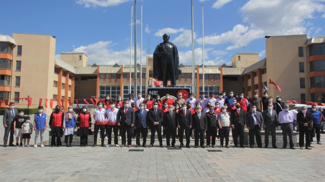 19 Mayıs çelenk sunma töreniyle kutlandı