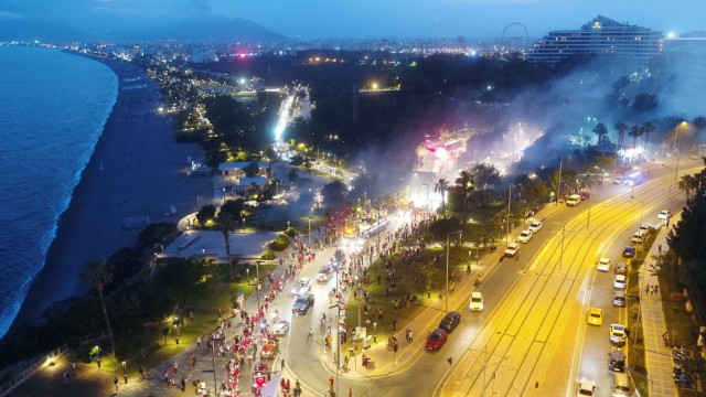 19 Mayıs coşkusu Mobil Cumhuriyet Fener Alayı ile son buldu