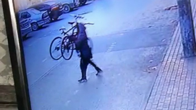 2 bisikleti bir hamleyle böyle çaldı