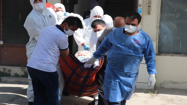 200 kiloluk Covid-19lu hastaya film gibi kurtarma operasyonu