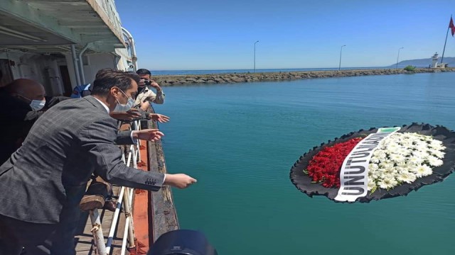 21 yıl önce deniz faciasında hayatını kaybedenler anıldı