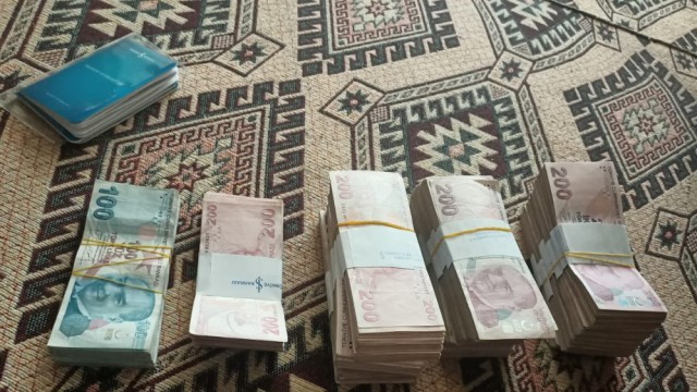 350 bin liralık telefon dolandırıcılığı polisin operasyonuyla engellendi