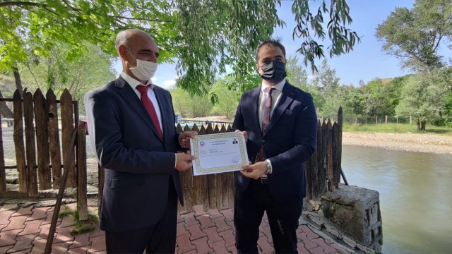 36 yılını eğitime adayan müdür, onur belgesiyle emekli oldu