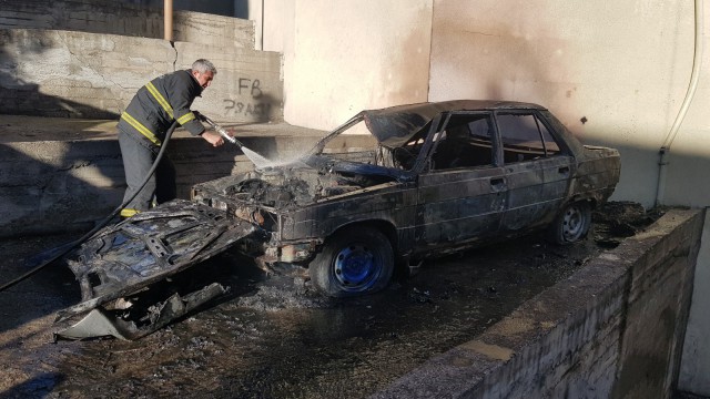 4 yıldır park halindeki otomobil alev aldı, facianın eşiğinden dönüldü