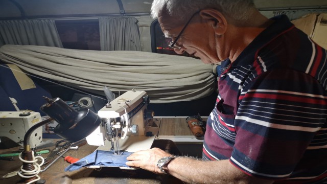 50 yıllık tecrübeyle asırlık makineleri tamir ediyor