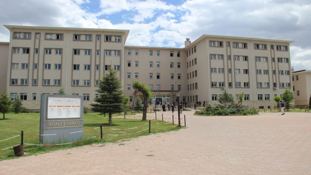 6 kişi ölmüş 10 kişi yaralanmıştı, duruşma ertelendi