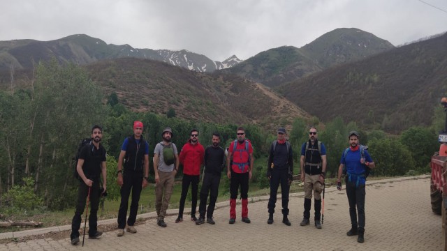 9 saatte 2 bin 950 rakımlı dağa tırmandılar