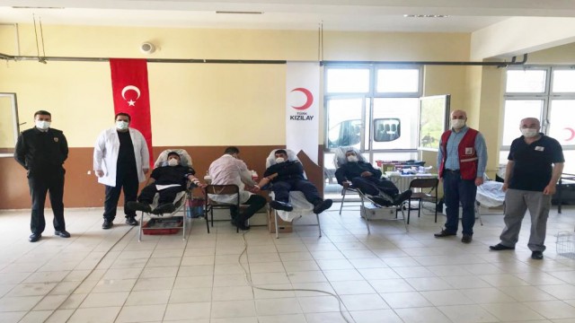 Acemi askerlerden Kızılaya destek