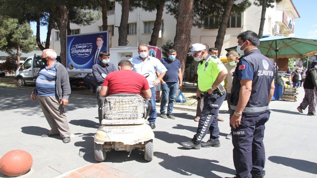 Açık kasa kamyonetin çarpıp kaçtığı engelli vatandaş yaralandı