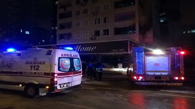 Adanada 1 kişinin öldüğü 3 kişinin yaralandığı yangın klimadan çıkmış