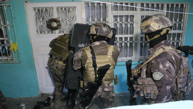 Adanada şafak vakti organize suç örgütüne operasyon