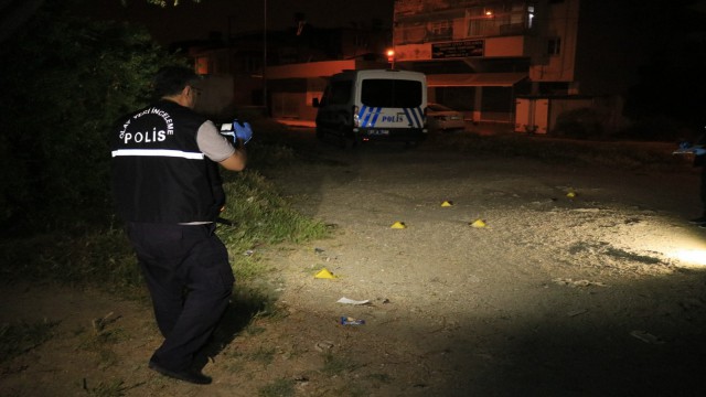 Adanada sokak ortasında silahlı kavga: 1 yaralı