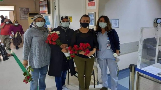 AK Partili kadınlar hemşireleri unutmadı