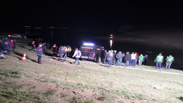 Aksarayda serinlemek için gölete giren 2 çocuk boğularak öldü