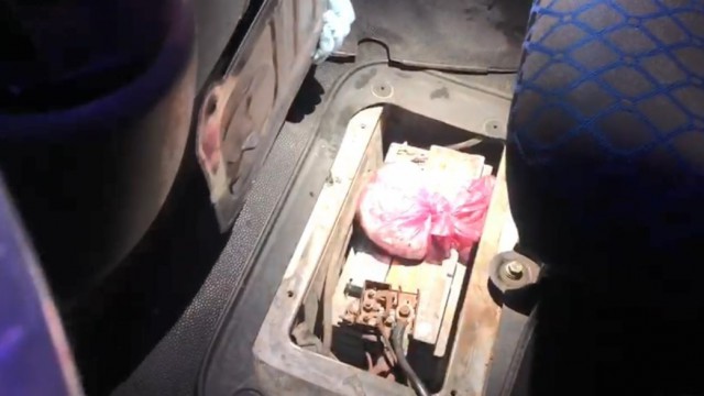 Akü kısmına gizlenen uyuşturucuları Alfa buldu