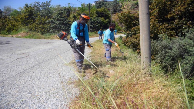 Alanya Belediyesi yollarda bakım ve temizlik yapıyor