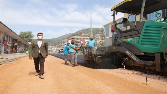 Alanyanın yeni prestij caddesinde asfalt çalışmasına başlandı