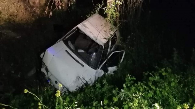 Alaplıda yoldan çıkan otomobil tarlaya uçtu: 1 yaralı