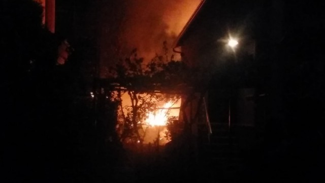 Alev alev yanan tandırlık korkuttu