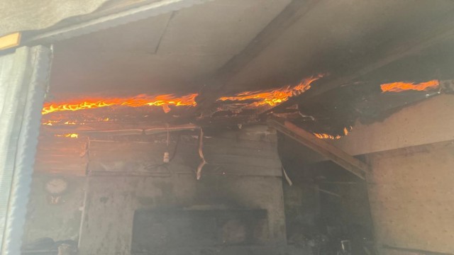 Alevlere teslim olan müştemilat küle döndü