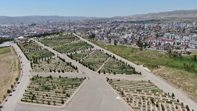Alışık olduğumuz görüntü yaşanmadı, mezarlıklar boş kaldı