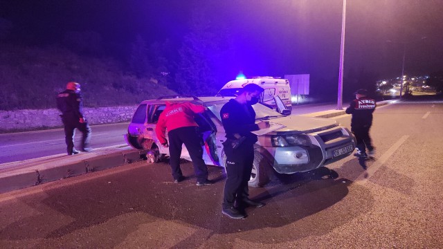 Alkollü sürücü uygulama noktasına daldı, polisler canını zor kurtardı