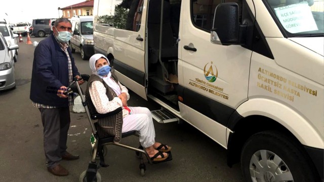 Altınorduda hasta ve refakatçılara ücretsiz ulaşım desteği
