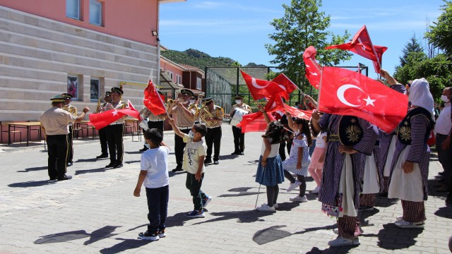Amasya çocuk yuvasında coşkulu 19 Mayıs kutlaması