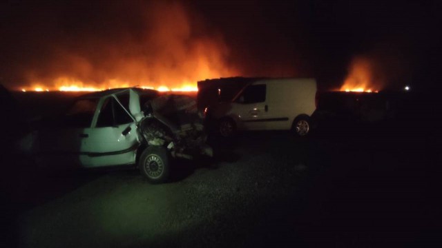 Anız yangını kazaya neden oldu: 2 yaralı