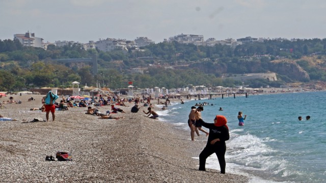 Antalya vaka sayısında kırmızı bölgeden uzaklaştı