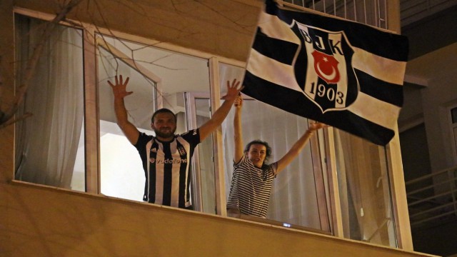 Antalyada şampiyonluk sevinci kısıtlama dinlemedi