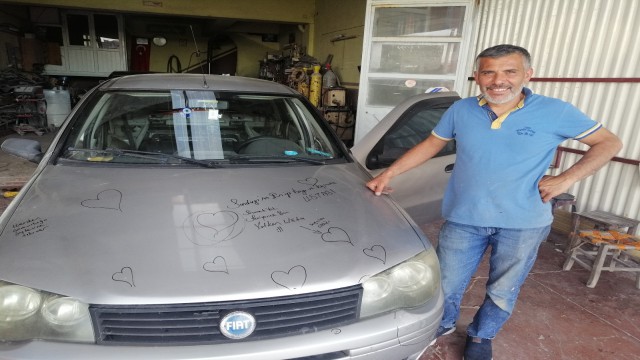 Aracın kaportası mektup oldu