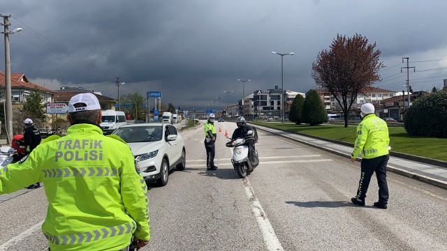 Araçlar denetlendi, sürücüler uyarıldı