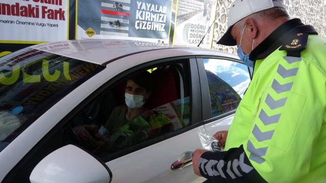 Ardahanda sürücülere, yaşam tüneli çadırında videolu bilgilendirme