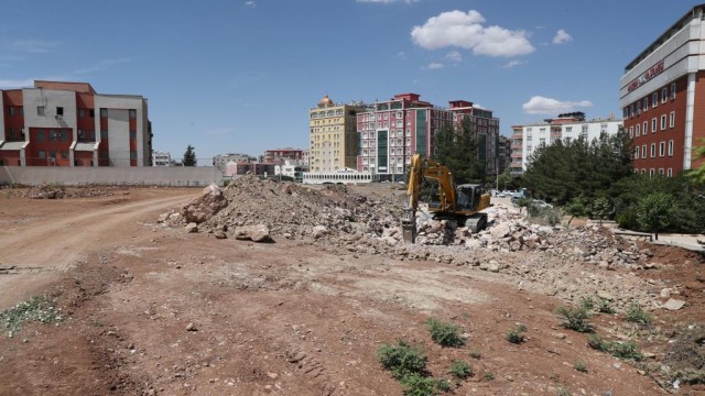 Artukluda otopark sorununu ortadan kaldırmak için ilk kepçe vuruldu