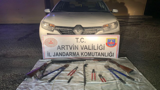 Artvinde 13 hırsız 214 saatlik güvenlik kamerası incelenerek yakalandı