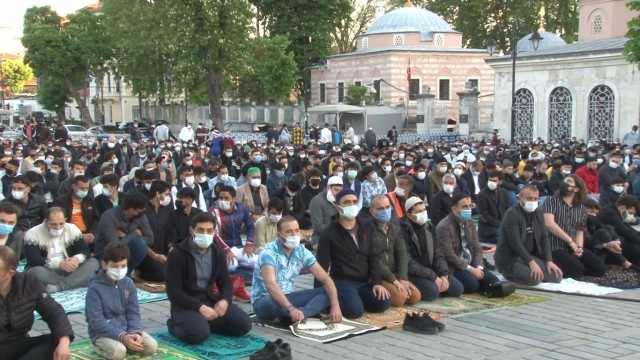 Ayasofya Camiinde 87 yıl sonra ilk kez Ramazan Bayramı namazı kılındı