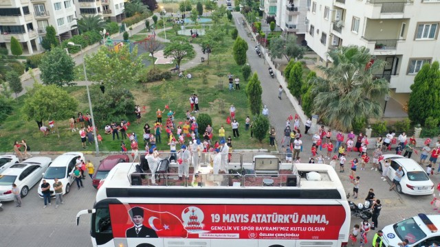 Aydın Büyükşehir Belediyesi 19 Mayısı vatandaşlarla birlikte coşkuyla kutladı