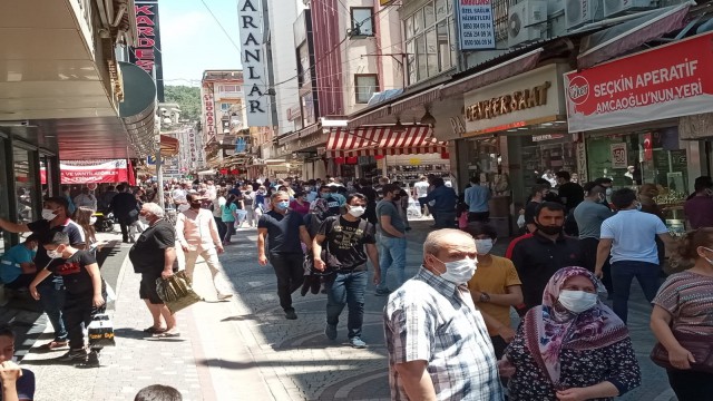 Aydında tam kapanma sonrası yoğunluk yaşandı