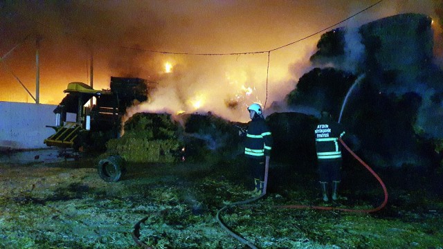 Aydında yangın paniği...Bir depo daha alevlere teslim oldu